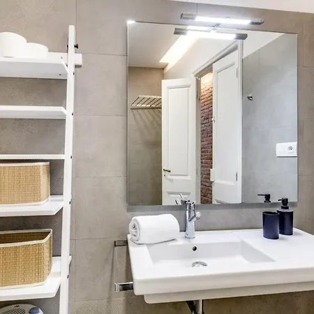Design 1 Bedroom Near Plaza Espana Barcelona